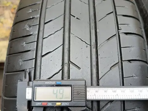 Kumho Ecsta HS52 215/65 R17 99V