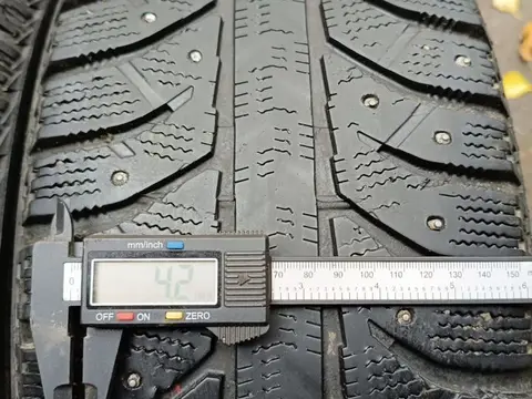 Bridgestone Ice Cruiser 7000 205/60 R16 92T