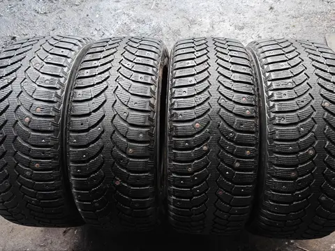 Bridgestone Blizzak Spike-01 235/55 R17 103T