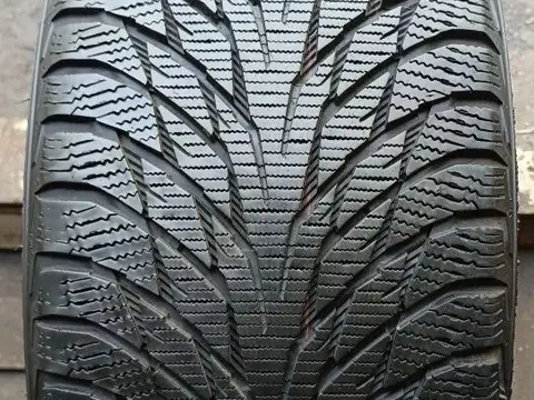 Nokian Tyres Hakkapeliitta R2 255/35 R19 96R
