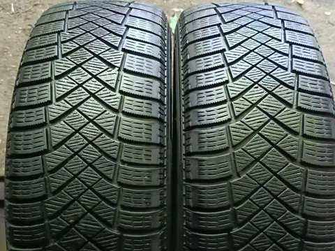Pirelli Ice Zero FR 215/65 R16 102T