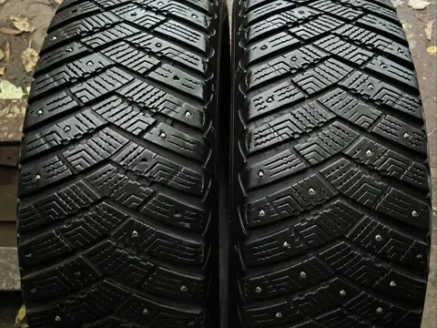 Goodyear Ultragrip Ice Arctic 215/65 R17 99T