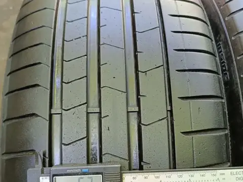 Pirelli P Zero PZ4 235/50 R19 99W