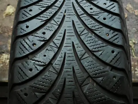 Goodyear UltraGrip Extreme 215/55 R17 94T