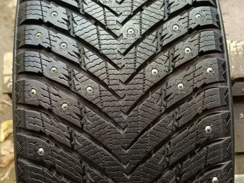 Arivo Ice Claw ARW7 235/40 R19 96T