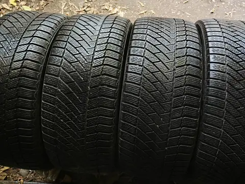 Continental ContiVikingContact 6 235/45 R17 97V