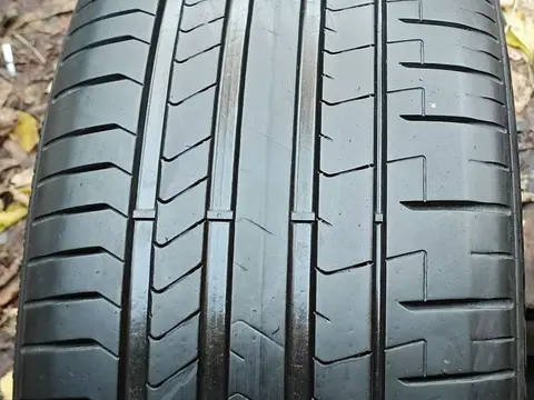 Pirelli P Zero PZ4 255/35 R21 98Y